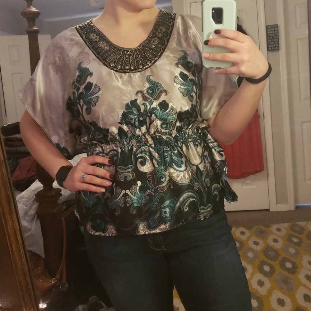 DRESSY TOP